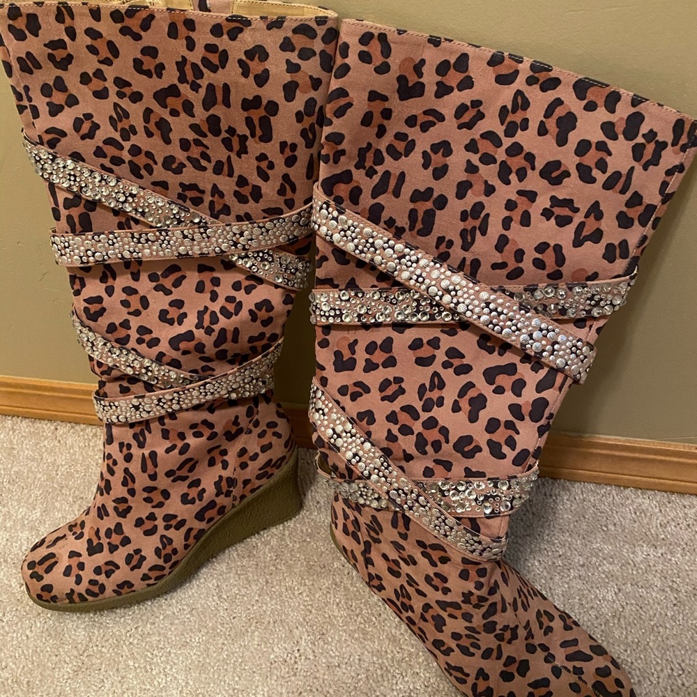 Women’s Size 9 Leopard Boot